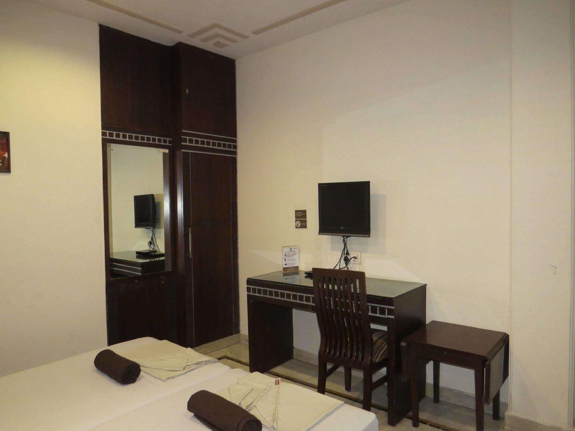 Smyle Inn - Best Value Hotel Near New Delhi Station Eksteriør bilde