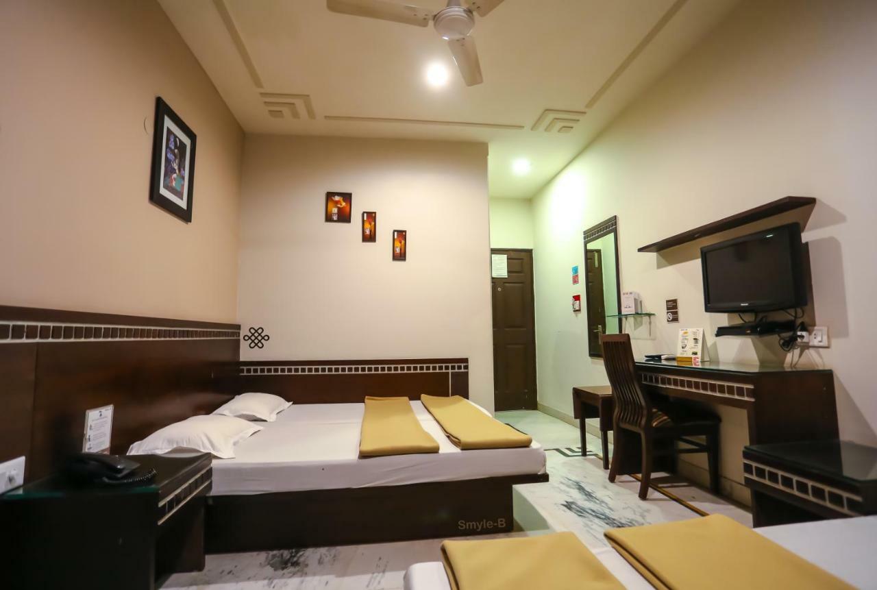 Smyle Inn - Best Value Hotel Near New Delhi Station Eksteriør bilde
