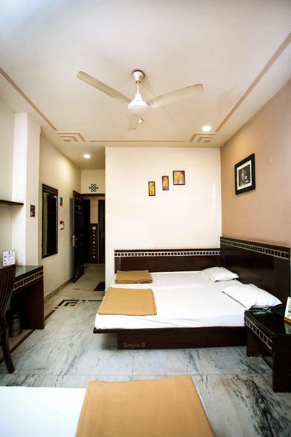 Smyle Inn - Best Value Hotel Near New Delhi Station Eksteriør bilde