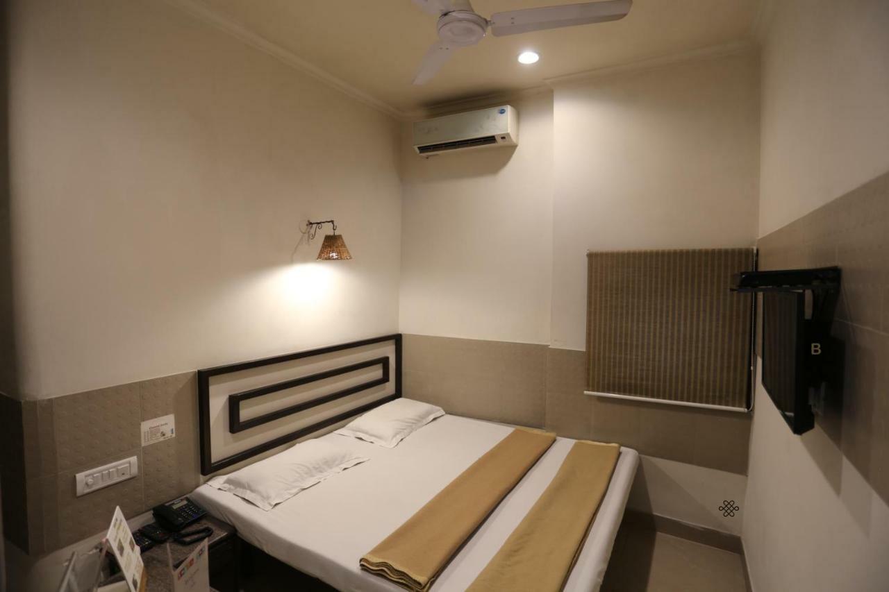 Smyle Inn - Best Value Hotel Near New Delhi Station Eksteriør bilde